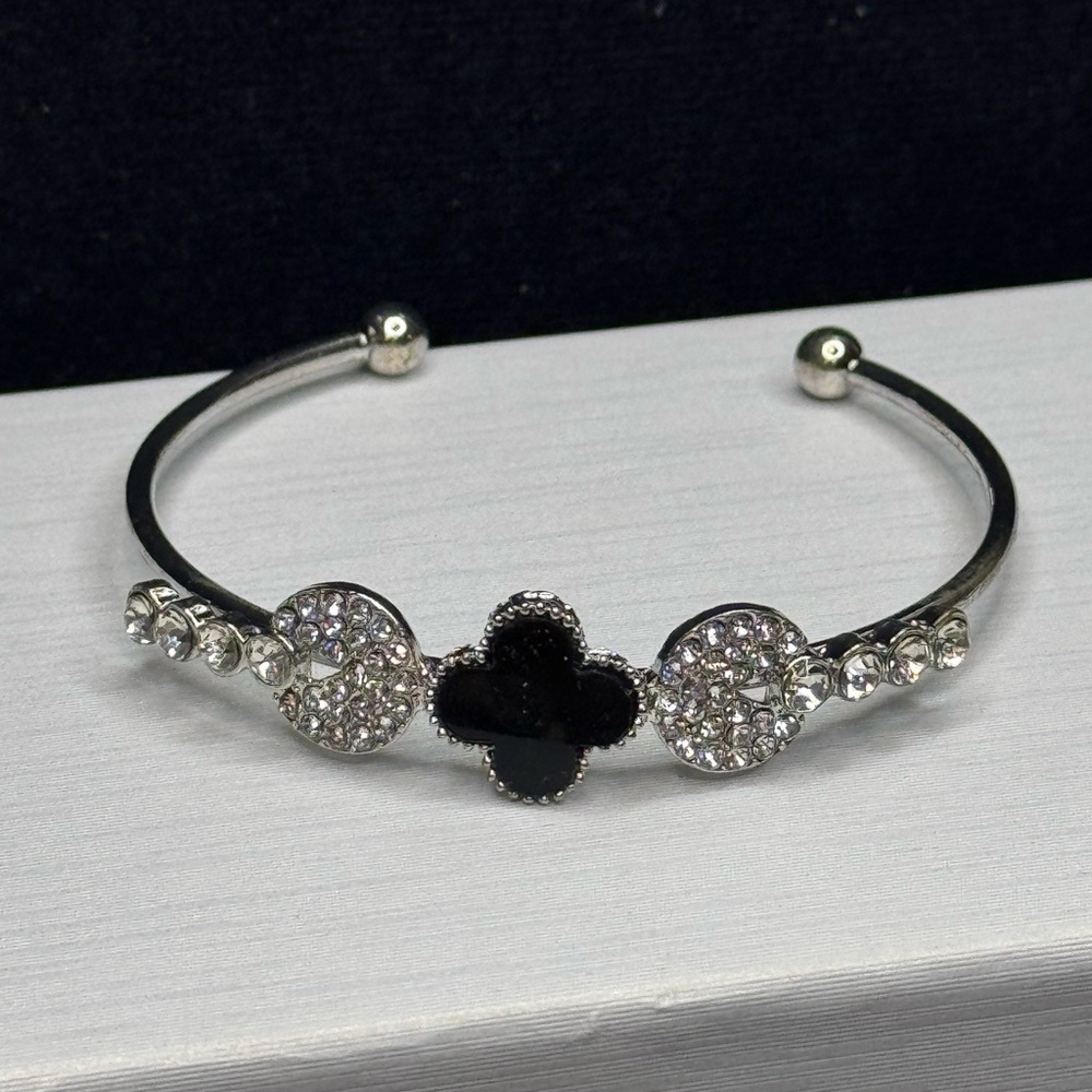 NWOT Silver Tone Sparkling Black Clover Cuff
Bracelet